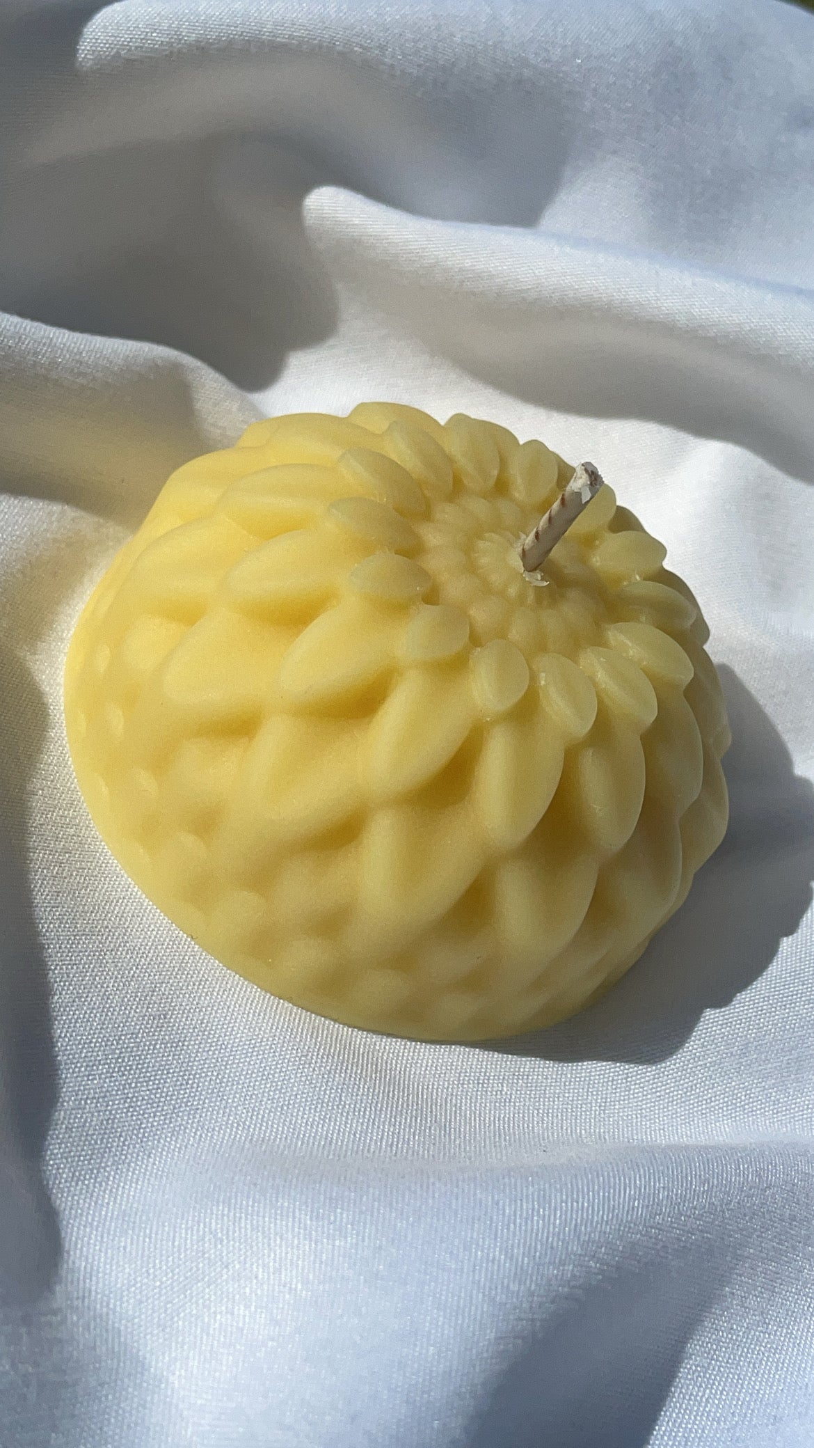 Geometric flower candle