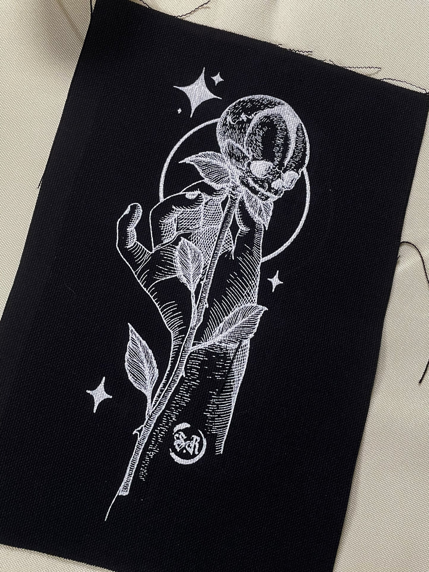 Skull in hand patch